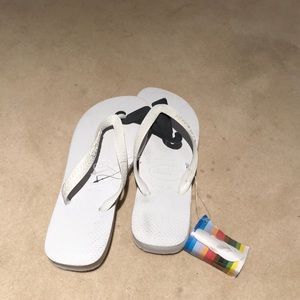 White Havaianas rubber flip flops